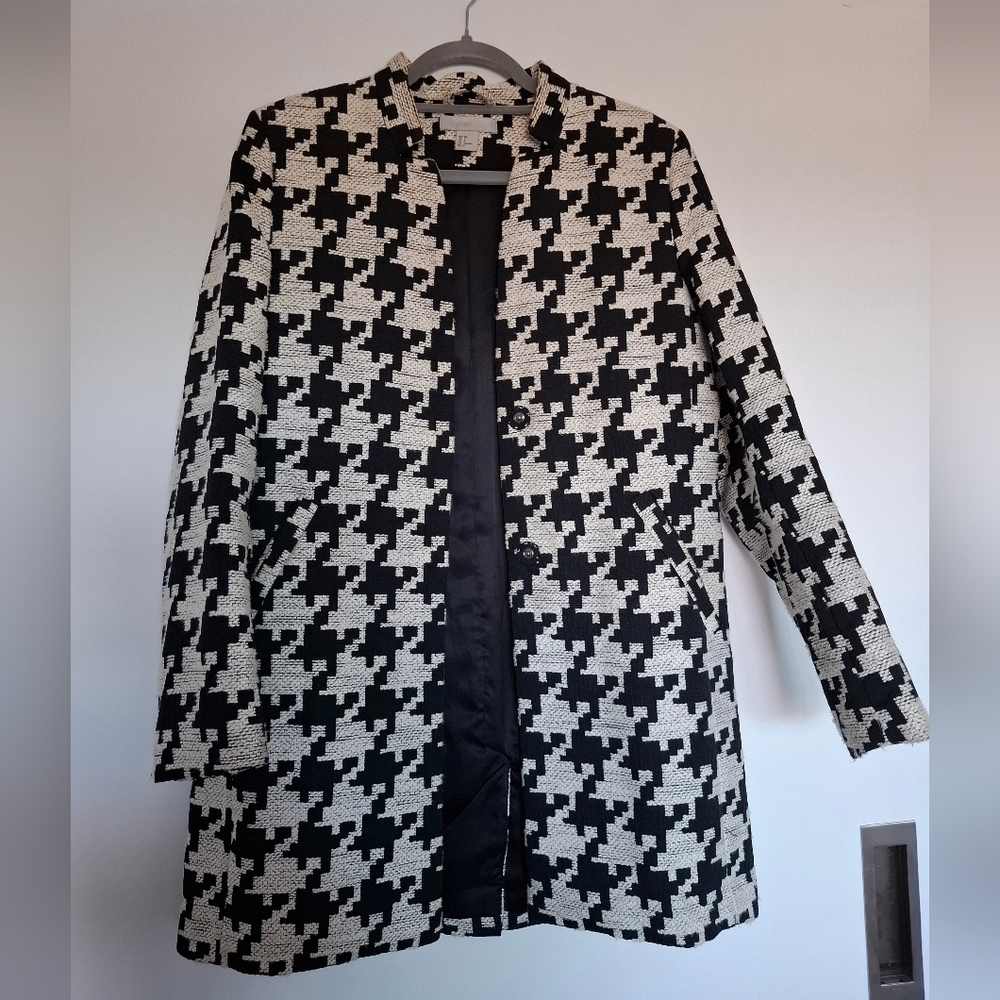 H&M Black and White Houndstooth Coat For Women Size 8